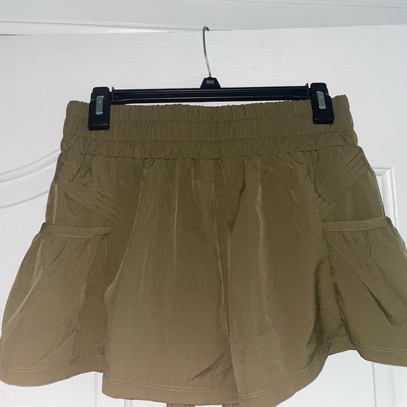 Army green flowy athletic shorts with pockets - Picture 2 of 2